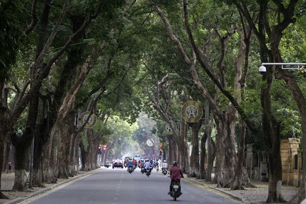 Hà Nội: Nhiều tuyến phố trung tâm vắng hoe, yên ả trong ngày đầu tiên nghỉ lễ - Hình 3