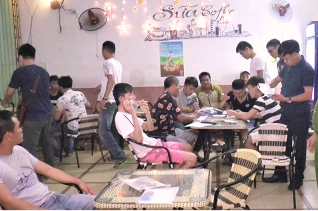 Đà Nẵng: Công an đánh sập ổ cá độ bóng đá qua mạng hàng tỉ đồng - Hình 2