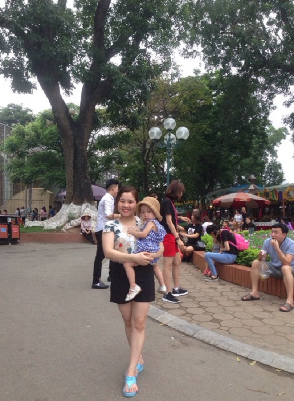 Công viên Thủ Lệ ‘chật kín’ người tham quan trong ngày cuối nghỉ lễ - Hình 2
