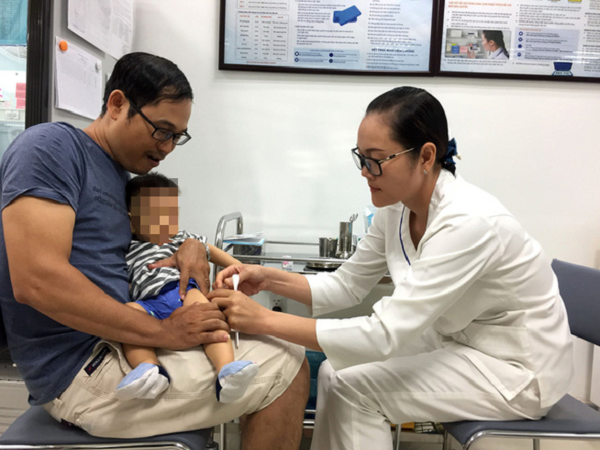 Khan hiếm vaccine dịch vụ: Cục Quản lý Dược vào cuộc điều phối
