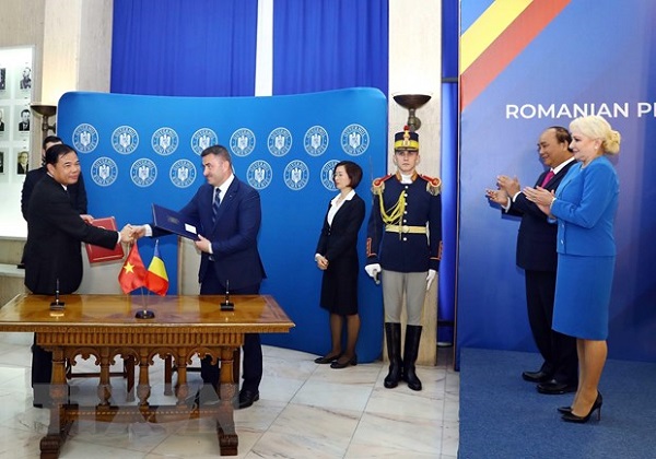 Thủ tướng Nguyễn Xuân Phúc hội đàm với Thủ tướng Romania - Hình 2