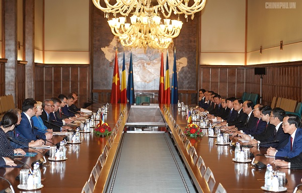 Lễ đón trọng thể Thủ tướng Nguyễn Xuân Phúc thăm Romania - Hình 5