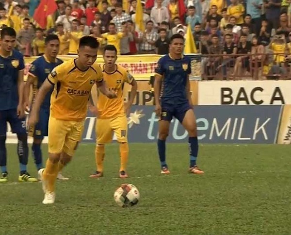 Chơi thiếu người, SLNA vẫn đánh bại Thanh Hóa FC