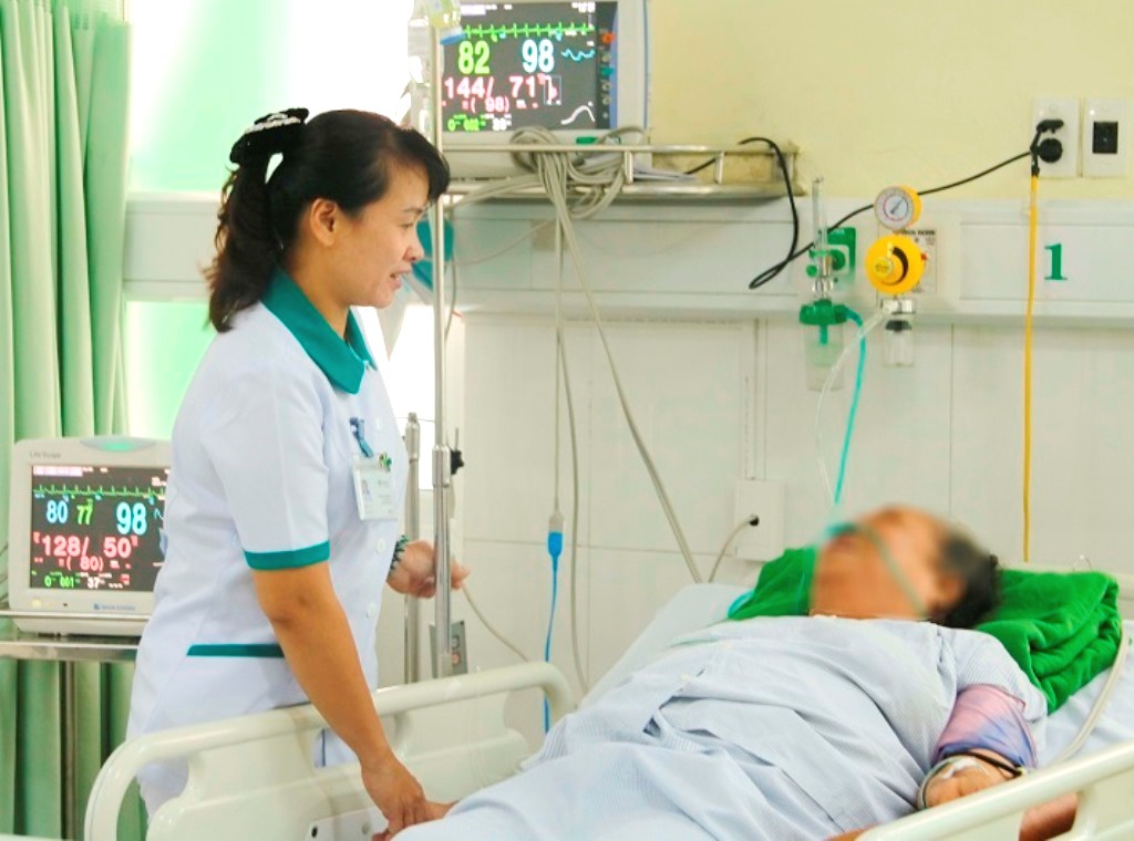 Đà Nẵng: 14 du khách Lào nhập viện khi đi du lịch là do viên dạ dày cấp - Hình 2
