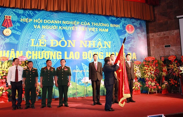 Hiệp hội Doanh nghiệp TB NKT Việt Nam nhận Huân chương Lao động hạng Ba của Chủ tịch nước - Hình 1