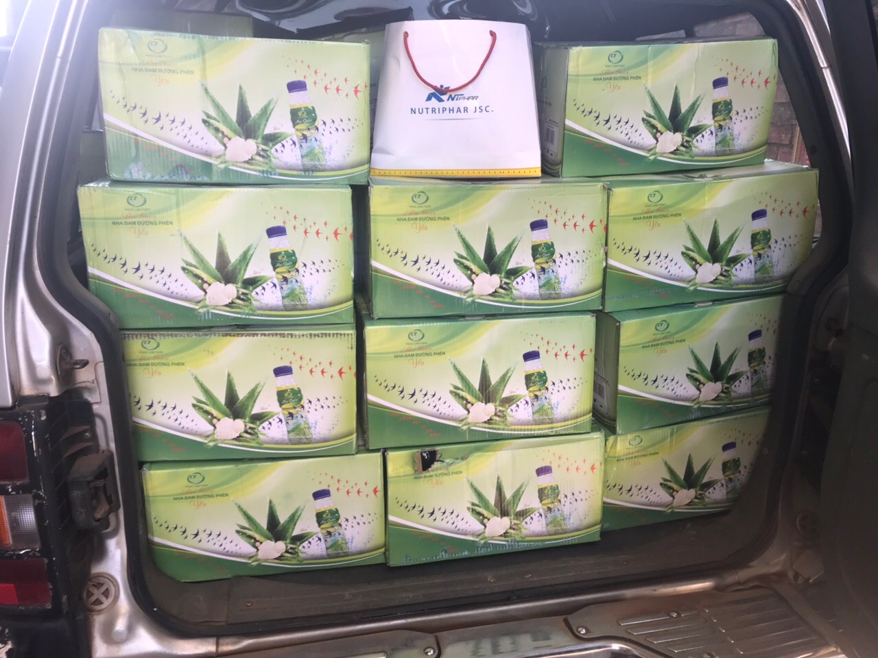 Bắt giữ gần 9.000 chai Nước yến Nha đam có dấu hiệu xâm phạm quyền SHTT