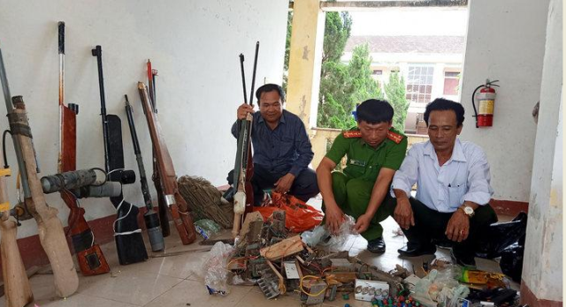 Công an huyện Yên Thành (Nghệ An): Vận động, thu hồi 24 khẩu súng tự chế và nhiều vũ khí, vật liệu nổ - Hình 1