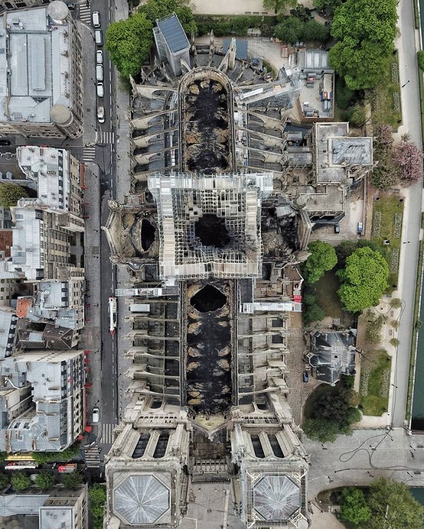 Một số hình ảnh mới công bố của nhà thờ Đức Bà sau hỏa hoạn - Hình 5