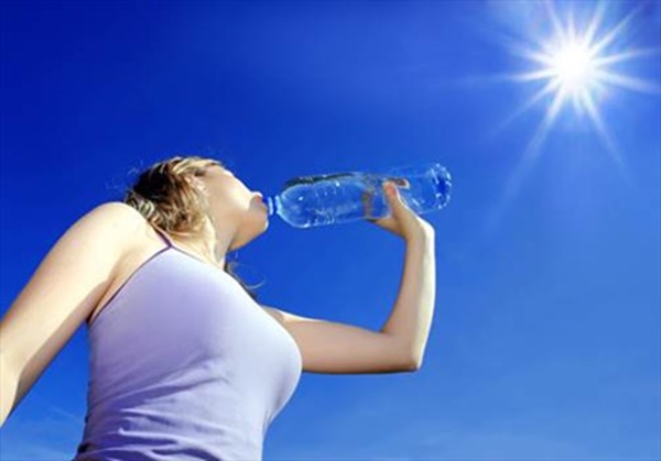 Cách bảo vệ cơ thể trong thời tiết nắng nóng - Hình 2