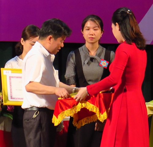 Huế: Cục Thuế tuyên dương khen thưởng và đối thoại với doanh nghiệp