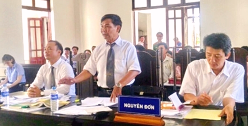 Phú Yên: 12 giáo viên kiện Phòng GD-ĐT huyện vì cắt hợp đồng sai luật - Hình 1