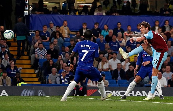 Bị Burnley cầm hòa, Chelsea khiến cuộc đua Top 4 trở nên nghẹt thở