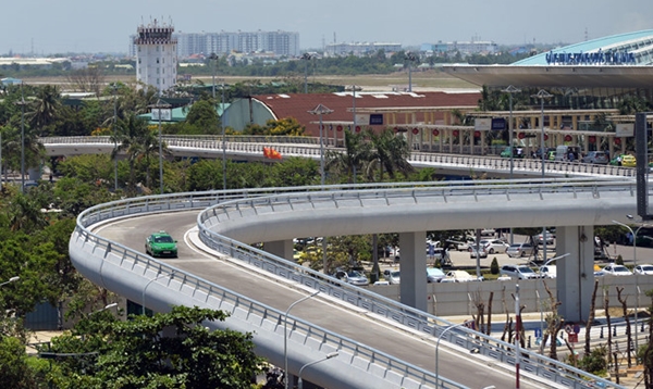 Miễn phí cho ô tô đón trả khách tại sân bay từ năm 2020