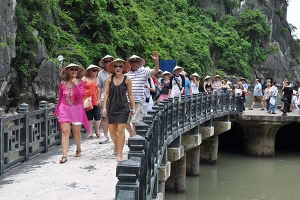 Việt Nam đón gần 6 triệu lượt khách quốc tế trong 4 tháng đầu năm 2019 - Hình 1
