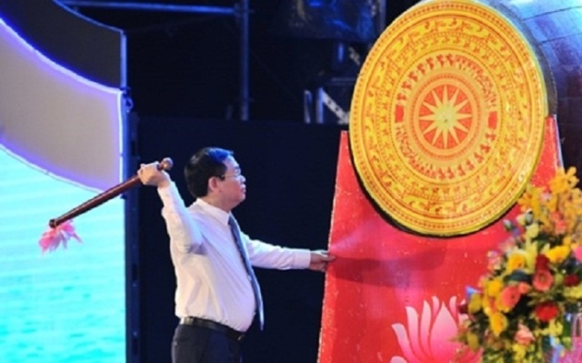 Phó Thủ tướng Vương Đình Huệ đánh trống khai hội Du lịch biển Cửa Lò 2019 - Hình 3