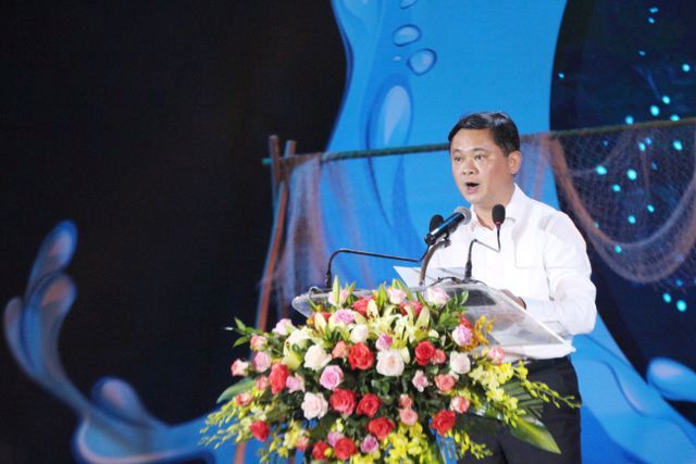 Phó Thủ tướng Vương Đình Huệ đánh trống khai hội Du lịch biển Cửa Lò 2019 - Hình 2