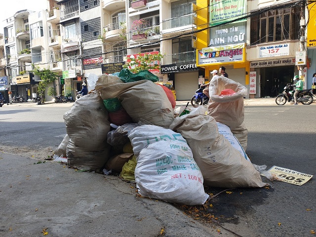 Dịch vụ thu gom, vận chuyển rác sinh hoạt tại TP. HCM: Liệu có độc quyền?