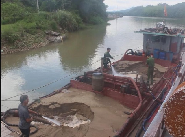 Đến bao giờ mới nghiêm trị được cát tặc?