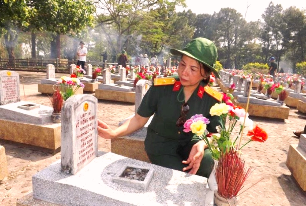 “Uống nước nhớ nguồn”: Về thăm nghĩa trang liệt sĩ quốc gia Trường sơn