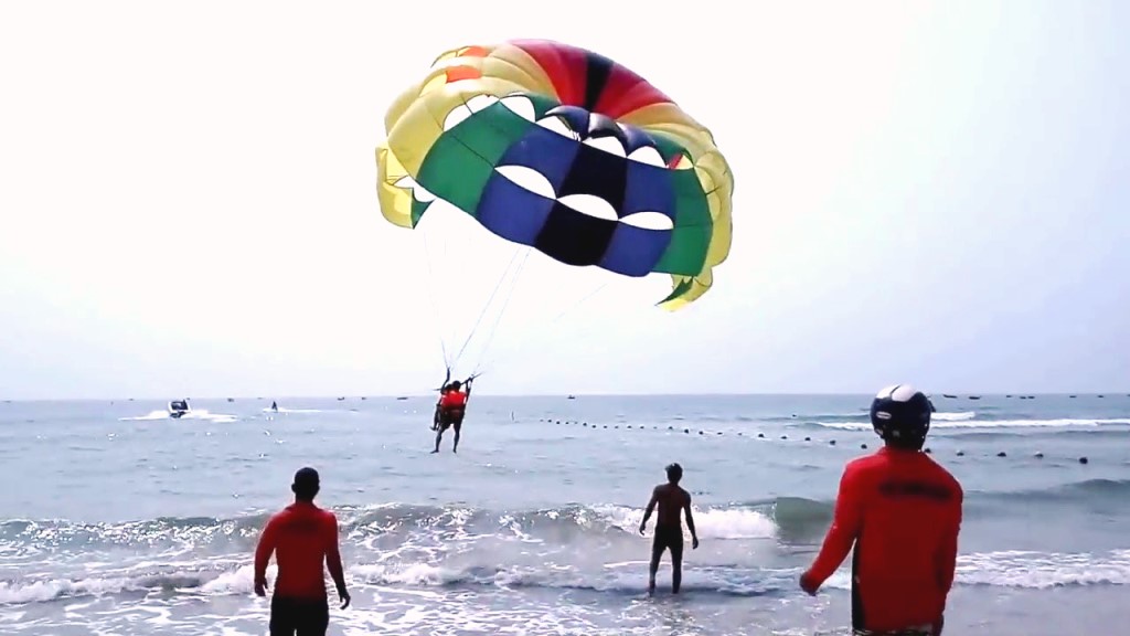 Đà Nẵng: Trải nghiệm dù bay trên bãi biển đẹp nhất hành tinh - Hình 2