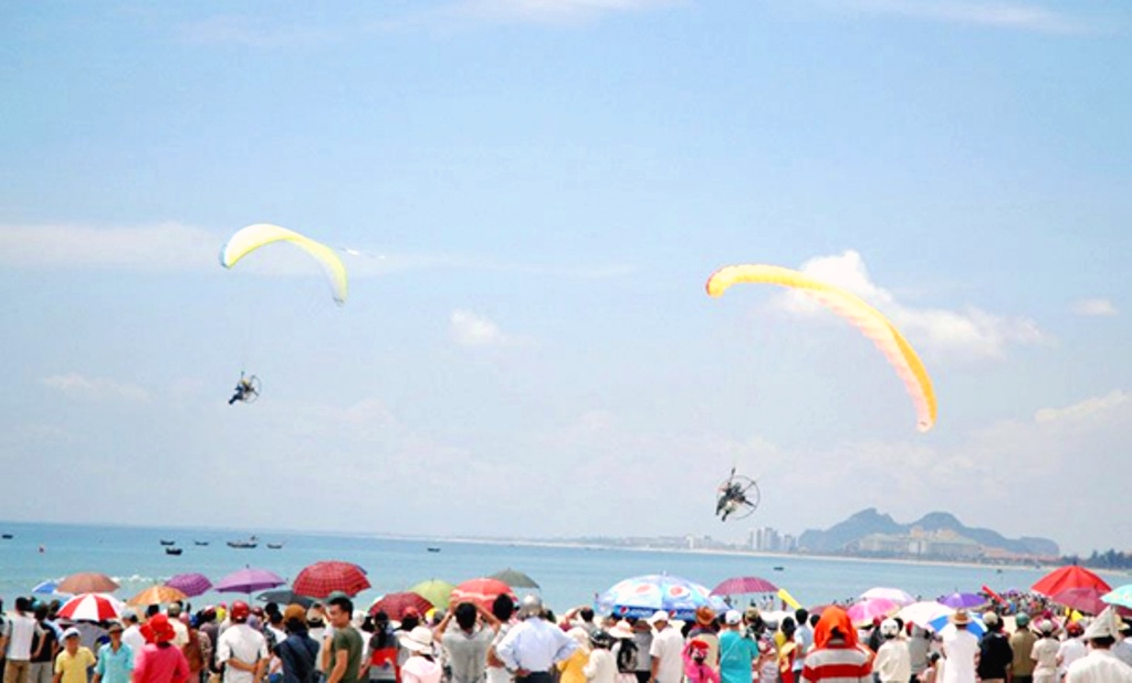 Đà Nẵng: Trải nghiệm dù bay trên bãi biển đẹp nhất hành tinh - Hình 6