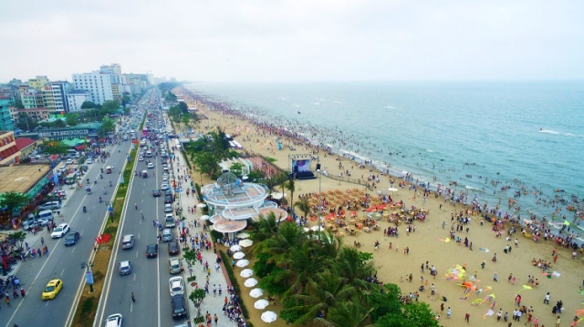 Thành phố Sầm Sơn đón hơn 730.000 khách du lịch trong 5 ngày nghỉ lễ - Hình 1