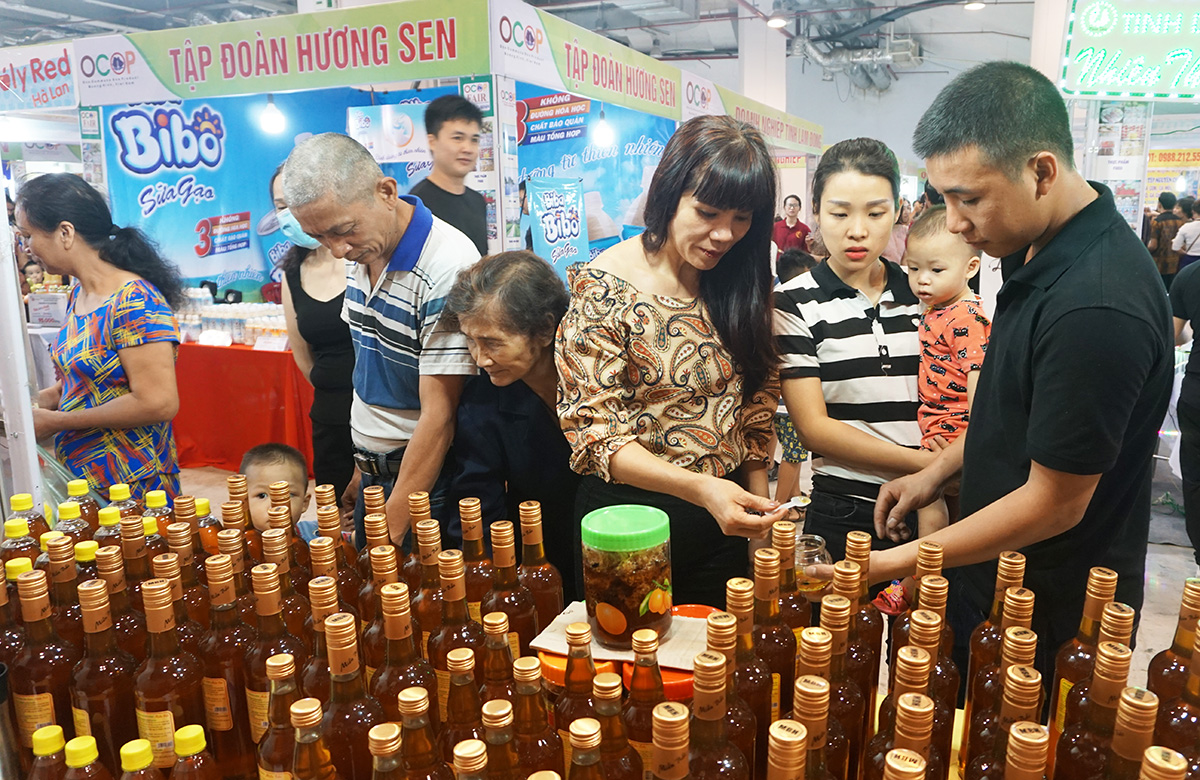 Quảng Ninh: Hội chợ OCOP thu hút gần 70.000 lượt khách tham quan mua sắm - Hình 1