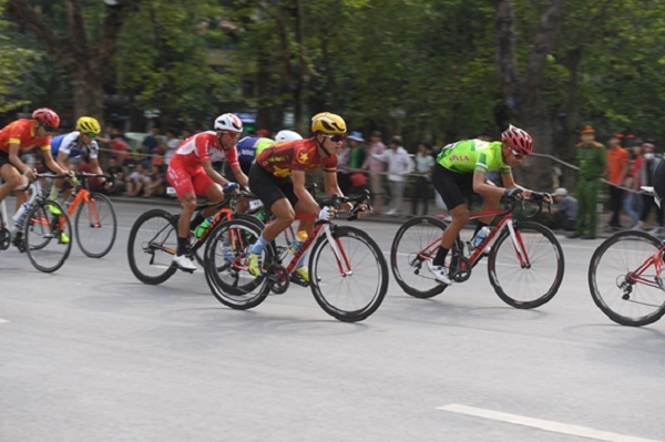 300 tay đua tham gia cuộc đua xe đạp 'Về Điện Biên Phủ 2019' - Hình 1