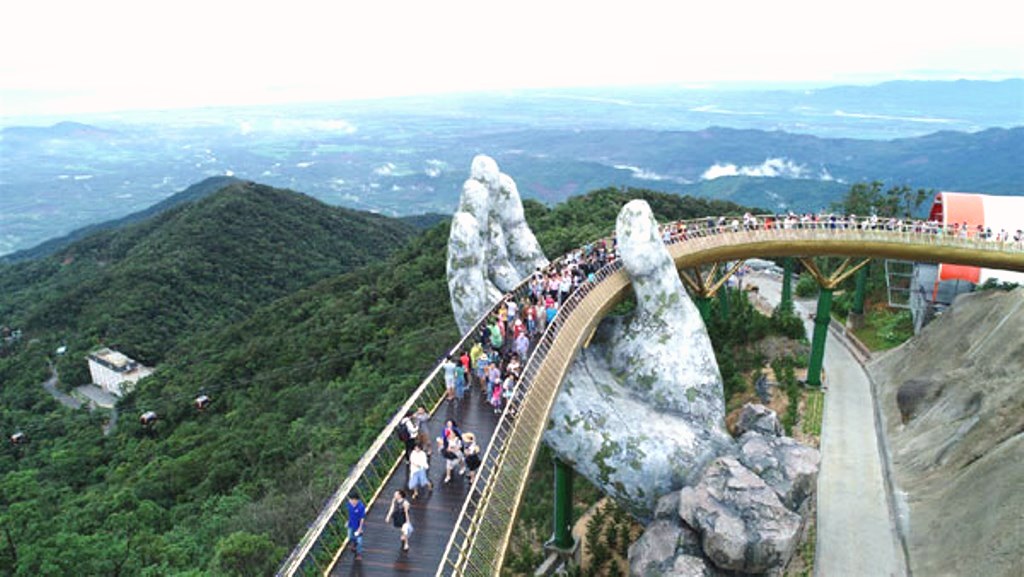 Đà Nẵng: Vì sao lượng khách thập phương tăng dịp lễ 30/4 và 1/5