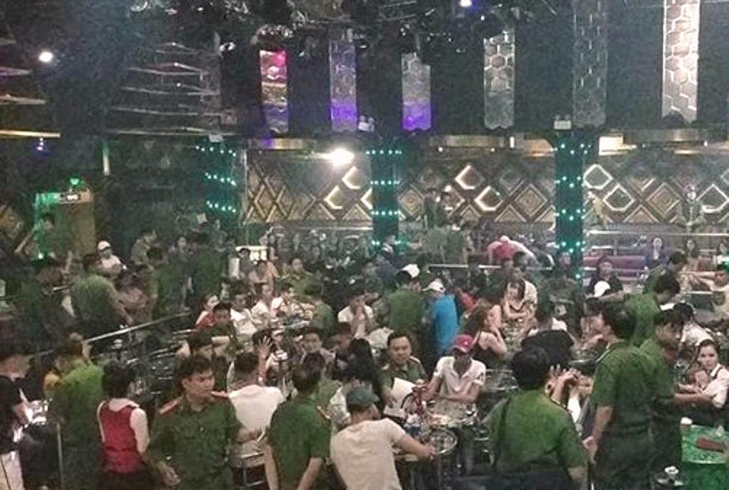 Đà Nẵng: Đột nhập bất ngờ Club F3, test nhanh 80 người dương tính với ma tuý - Hình 2