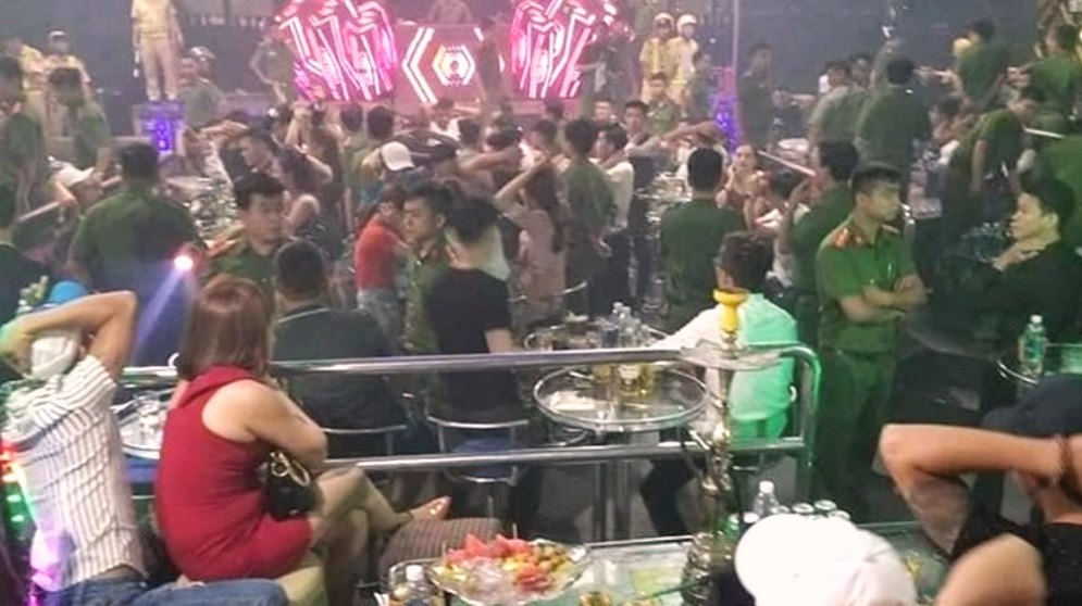 Đà Nẵng: Đột nhập bất ngờ Club F3, test nhanh 80 người dương tính với ma tuý - Hình 1