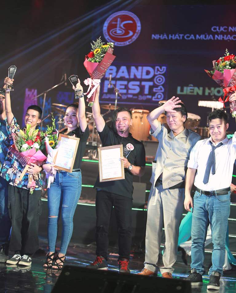 Nghệ sỹ Cao Minh Đức: Tay guitarist “phù thủy” trên sân khấu liên hoan các ban nhạc toàn quốc 2019 - Hình 5