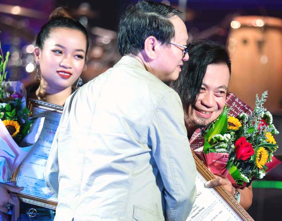 Nghệ sỹ Cao Minh Đức: Tay guitarist “phù thủy” trên sân khấu liên hoan các ban nhạc toàn quốc 2019 - Hình 6