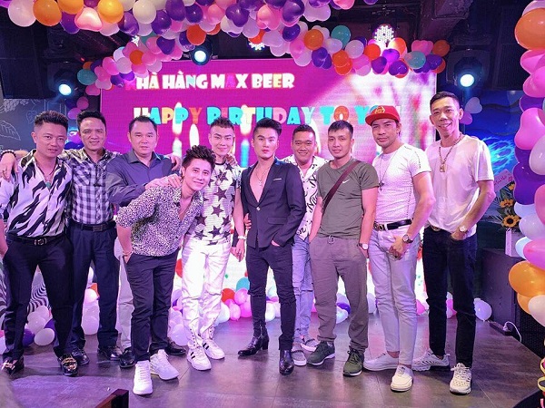 Hà Nội: Dàn sao đến chúc mừng sinh nhật muộn của ca sĩ Nam Khang