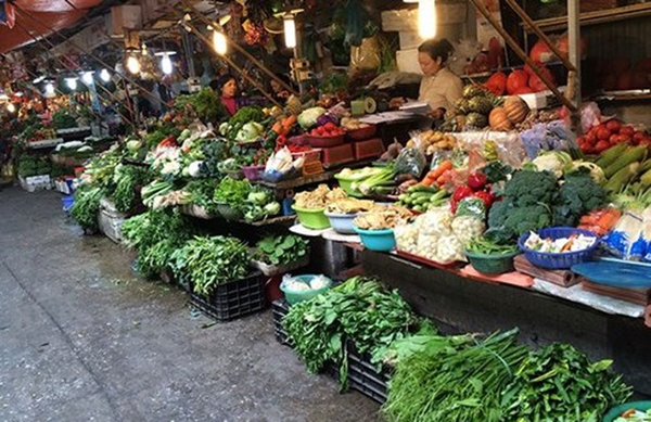 Giá xăng tăng lần thứ 3 liên tiếp, hàng hóa rục rịch tăng theo