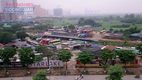 Quận Tây Hồ (Hà Nội): Hàng loạt bãi xe, nhà hàng ‘mọc’ trái phép trên đất dự án KĐT Starlake - Hình 2