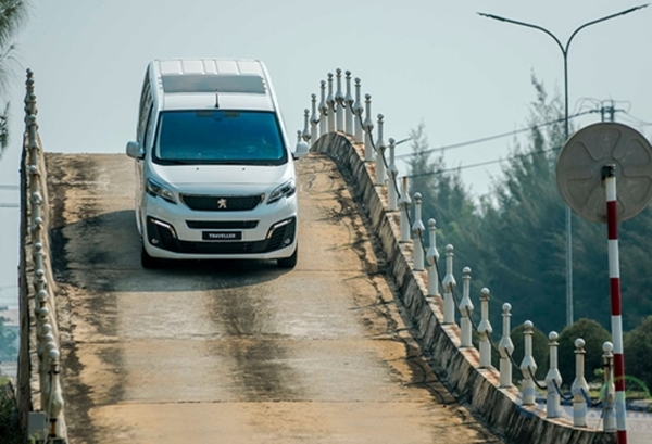 Peugeot Traveller chính thức ra mắt tại thị trường Việt Nam - Hình 6