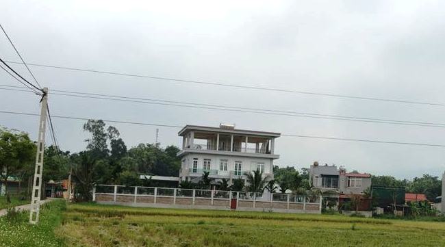 Như Thanh (Thanh Hóa): Người thân cán bộ huyện xây dựng biệt thự trên đất nông nghiệp?