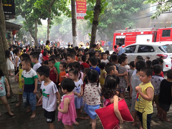 Nghệ An: Trường mầm non bốc cháy, cô trò hoảng loạn - Hình 2