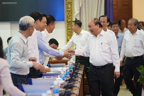Thủ tướng chủ trì họp Tiểu ban KT-XH với TP.HCM và một số địa phương - Hình 1