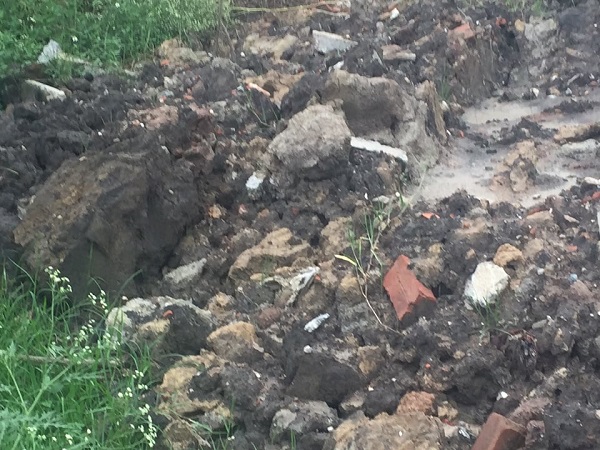 Huyện Gia Lâm (Hà Nội): Cần xử lý nghiêm việc sử dụng đất thải để san lấp mặt bằng?