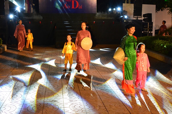 Festival Biển Nha Trang- Khánh Hòa 2019: Lễ hội áo dài ấn tượng - Hình 3