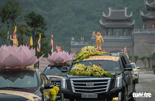 Hơn 400 xe hoa đi từ chùa Bầu đến chùa Tam Chúc mừng Đại lễ Vesak 2019 - Hình 4