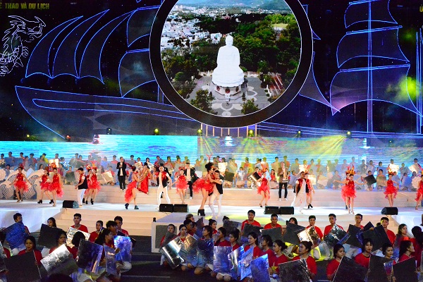 Khánh Hoà: Lung linh đêm khai mạc Festival Biển Nha Trang và Năm Du lịch Quốc Gia 2019 - Hình 16