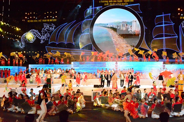 Khánh Hoà: Lung linh đêm khai mạc Festival Biển Nha Trang và Năm Du lịch Quốc Gia 2019 - Hình 17