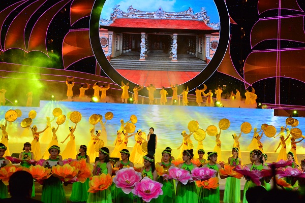 Khánh Hoà: Lung linh đêm khai mạc Festival Biển Nha Trang và Năm Du lịch Quốc Gia 2019 - Hình 9