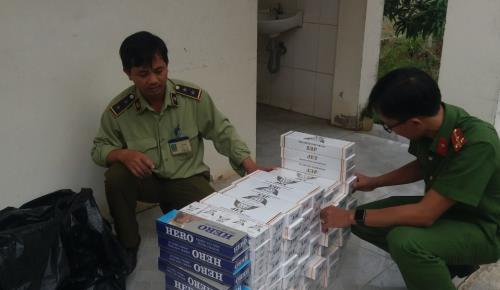 Tạm giữ trên 900 bao thuốc lá điếu nhập lậu tại Bình Định