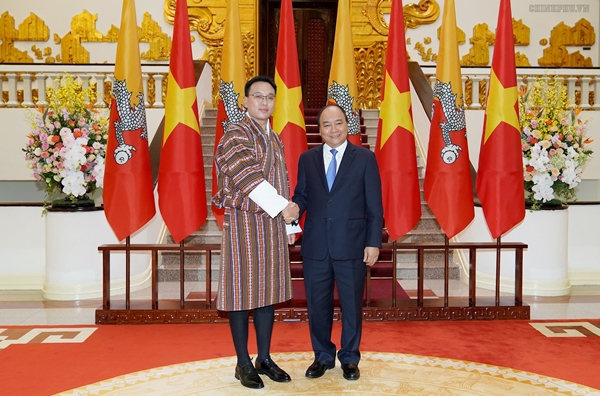Thủ tướng Nguyễn Xuân Phúc tiếp Chủ tịch Thượng viện Bhutan - Hình 1
