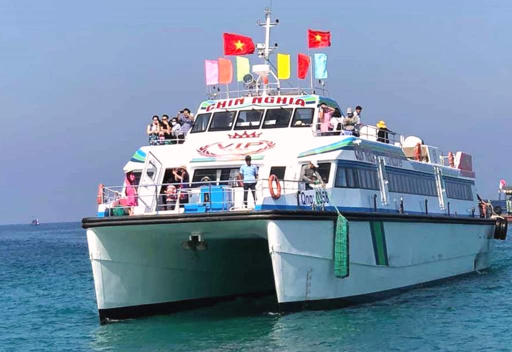 Quảng Ngãi: Tàu siêu tốc 1 triệu USD phục vụ du khách trên tuyến Sa Kỳ - Lý Sơn