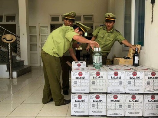 Quảng Bình: Thu giữ gần 380 chai rượu ngoại không rõ nguồn gốc